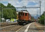 Die BLS Ae 6/8 205 anl�sslich des  S�drampenfests  (100 Jahre BLS) mit der  Swiss-Classic  Komposition beim Halt in Ausserberg.
