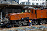 Wer gut schmiert der fährt auch gut, und so fährt eine solche schöne Maschine auch mal 100 Jahre....
Detailbild des SBB Gotthard Krokodil Ce 6/8 II 14253 (eigentlich SBB Be 6/8 II 13253) der SBB Historic am 02.08.2019 mit einem Sonderzug im Bahnhof Göschenen. Wie eine Dampflok müssen auch bei einer solchen E-Loks mit Stangenantrieb die Lagerstellen gut geschmiert werden.
