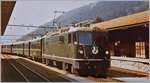 Die RhB Ge 4/4 II 614 macht sich mit dem Schnellzug 40 nach Landquart an Gleis 1 in Davos Platz bereit.