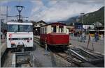 In Meiringen, neben der relativ kleinen  TRUDI  der (ex) MIB steht die Brünigbahn HGe 101 965-2, welche in ihrer Farbgebung auf 20 Jahre Zentralbahn hinweist.