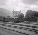 Schwere Altbauwagen der BLS: Wagen B 863, vermutlich ein alter Mittelgang-Inlandwagen von 1914.