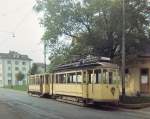 Strassenbahn Schwyz-Brunnen, Oktober 1963. Motorwagen 6 mit Anh�nger 11, am Postplatz Schwyz. 
