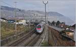 Der FS Trenitalia ETR 610 001 als EC 34, unterwegs von Milano nach Genève, bei der Durchfahrt in Cully.