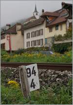 Ligerz, Kilometer 94.4 - von der Gegenseite her zeigt sich die Kilometertafel noch in gutem Zustand.