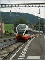 Der TransN damals TRN RABe 527 331 wartet in Travers auf die Abfahrt nach Buttes.