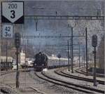 IGE-Abschiedsfahrt vom  Blauen Fernschnellzug . Die blauen Schnellzugwagen der IGE finden nunmehr einen neuen Besitzer in der Schweiz und haben so eine gesicherte Zukunft. Zur Übergabe wurde eine 2-tägige Fahrt mit vielen Eisenbahnfreunden und einem Filmteam von Eisenbahnromantik organisiert. Von Nürnberg ging es über Ludwigsburg, Konstanz, Zürich, Biel, Sonceboz-Sombeval, Delsberg nach Basel bad. Bahnhof. Viele landschaftlich reizvolle Strecken wurden befahren. Einer der Höhepunkte war sicherlich die Fahrt durch den Jura.

01 202 bei der Durchfahrt von Reuchenette-Péry. März 2019.