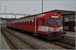 In Porrentruy wartet der CJ Regionalzug 26452 bestehend aus Bt 50 85 80 35 922-4 und RBDe 4/4 (94 85 7 566 22-6) auf die Abfahrt nach Bonfol.