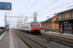 Ein kalter Tag an der Bahnlinie Bern-Thun: Durchfahrt eines Intercity mit SBB Re 460 an dritter Stelle, Wichtrach, 23.1.17