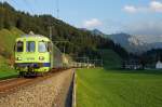 BLS: Verst�rkter RE mit dem Bt 902 (ehemals Seehas/MThB) bei Wiggen im letzten Abendlicht am 9.