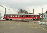 Der leichte Aluminiumwagen B10 der Rorschach Heiden Bahn, ehemals SBB, die drei solche Wagen besassen. Heiden, 27.Februar 2023  So weit ich sehe hat der Wagen kein Bremszahnrad - wie funktioniert das? 