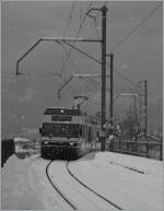 Ein CEV GTW Be 2/6 erreicht Château d'Hauteville.