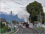 Die G 2x 2/2 105 ist mit ihrem Riviera Belle Epoque Zug nach Chaulin im neu gestalteten Bahnhof von St-Légier Gare angekommen.