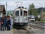 Belle Epoque der Blonay - Chamby Bahn mit zeigenössichen Reisenden und den MCM BCFe 4/4 N° 6 am 17.