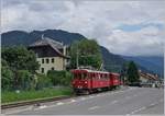 Der RhB Bernina Bahn ABe 4/4 I 35 erreicht als Blonay-Chamby Bahn Riviera Belle Epoque von Chaulin nach Vevey den Bahnhof von Blonay.