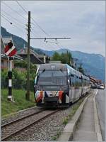 Der von Sarah Morris gestaltete Lenkerpendel  Monarch , bestehend aus ABt 341, Be 4/4 5001 und Bt 241, in Blonay.