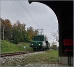 Die Blonay-Chamby +GF+ Ge 4/4 75 erreicht auf ihrer Fahrt nach Blonay die Haltestelle Cornaux.