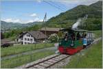 Nostalgie & Vapeur 2021 (Pfingstfestival) - Die Blonay-Chamby Bahn G 2/2 N° 4  Rimini  ist dem  Sommerwagen C2  Giardiniera  (ex LCD) von Blonay nach Chaulin unterwegs und erreicht in Kürze