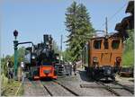 Die allein fahrende Bernina Bahn Ge 4/4 81 der Blonay-Chamby Bahn begegnet bei der Einfahrt in Chaulin der SEG G 2x 2/2 105 der B-C.