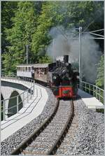 Die SEG G 2x 2/2 105 dampft bei  Vers chez Robert  über den frisch sanierten Baye de Clarens Viadukt.