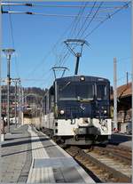 Die MOB GDe 4/4 ist nun mit dem MOB Goldenpass Panoramic Express 2123 in Zweisimme abfahrbereit.