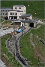 Der Bhe 2/4 207 auf der Gipfelstation Rochers de Naye (Schwellenhöhe 1970 müM).