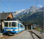 Der noch traditionell blaue ASD BDe 4/4 404 wartet mit seinem Bt in Les Diablerets auf die Abfahrt nach Aigle.