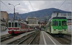 AOMC Züge nach Aigle und Champéry warten in Monthey Ville auf ihre Abfahrt: LInkd der Be 4/4 102 (ex BLT 12, 1966) und rechts der BDeh 4/4 501.