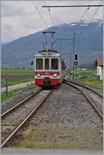 Der BLT Be 4/4 12, welcher ich vor vielen Jahren fotografiert habe, ist nun bei der AOMC im Einsatz. Er erreicht als Be 4/4 102 von Monthey kommend den Bahnhof von Villy. 

7. April 2016