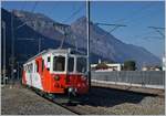 Der TMR MC BDeh 4/4 N° 8 (TSI Nr: 90 85 838 0008-5) von Martigny kommend bei der Durchfahrt an der ehemaligen Haltestelle La Bâtiaz (EH).