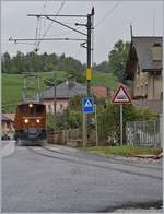 50 Jahre Blonay Chamby - MEGA BERNINA FESTIVAL -  Bündner Tag im Saaneland : Die RhB Ge 4/4 182 in den Strassen von Montbovon.
