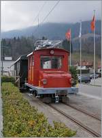 Anschluss verpasst: Dieser alte GFM -Zug hat den Anschluss verpasst, das Metspurgleis ist weg und somit ist er ein perfektes  Denkmal für die Schokoladenfabrik im Hintergrund.