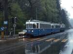 Mit dem Steuerwagen an der Spitze ist ein BDe 4/4 der Vereinigten Bern-Worb-Bahnen an der Haltestelle Eggh�lzli eingetroffen (Mai 1980).