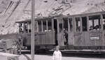 Jungfraubahn Lok 1 in Eigergletscher, zusammen mit dem Rowan-Wagen 1.