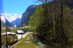 Eigentlich ein Frühlingstag, doch das saftige Grün des Talbodens von Lauterbrunnen zeigt sich erst gegen Abend des 29.April 2017.