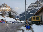 Von den klassischen Triebwagen der WAB existieren jetzt nur noch ganz wenige. Hier steht Triebwagen 114 mit dem Güterzug der Strecke Grindelwald-Kl. Scheidegg in Grindelwald Grund bereit. Der Triebwagen wurde (mit Einholm-Stromabnehmer) 1986 nach seinem schrecklichen Lawinenunglück neu aufgebaut. 4.Februar 2026 
