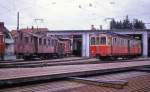 Alte Triebfahrzeuge in Langenthal (Oberaargau - Jura - Bahn OJB): Der Zweiachs-Triebwagen 14 und der BDe 4/4 1 der OJB (1907 erbaut von Ringhoffer / Alioth, 1962 mit neuen F�hrerst�nden, heute Triebwagen f�r Sonderfahrten). 26.April 1970.