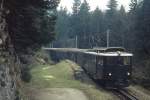 Im Zahnradabschnitt zwischen dem Br�nigpass und Lungern bef�rdert ein Deh 4/6 der Br�nigbahn Anfang Mai 1981 einen Regionalzug nach Luzern 
