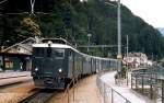 Deh 4/6 909 der Br�nigbahn ist mit einem Regionalzug Anfang Mai 1981 im Bahnhof Brienz eingefahren