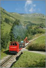 Die BRB Diesellok Hm 2/2 N� 10 verl�sst die Planalp mit einem Bauzug.