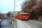Entlang der Plessur auf dem gleichnamigen Quai f�hrt ABe 4/4 486 in CHur in Richtung Arosa