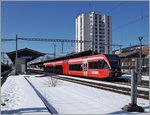 De SBB RABe 526 280 verlässt La Chaux de Fonds als RE Richtung Biel/Bienne.