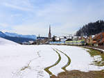 Im Entlebuch: Escholzmatt mit der Silhouette der - für das luzerner Land typischen - riesigen Kirche.