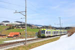 Im Entlebuch: Typische Landschaft im Entlebuch, mit BLS  Lötschberger  112 als S6 zwischen Escholzmatt und Schüpfheim.