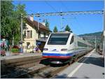 Ein CIS ETR 470 von Genève nach Venezia auf der Durchfahrt in La Tour de Peilz.