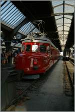 Der sch�ne  Churchill  - Pfeil RAe 4/8 wartet in Z�rich auf die Abfahrt.