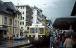 An einem völlig verregneten Junitag 1990 setzt ABeh 4/4 305 der BOB in der Endstation Grindelwald um.