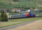 Der Railpool-Traxx 187 003 �berf�hrt die Hybridlok Ama 832 Richtung Basel.