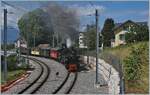 Und weiter geht die Fahrt: die beiden Blonay-Chamby Dampflok G 2x 2/2 105 und HG 3/4 N° 3 verlassen mit ihrem Extrazug Vevey - Chaulin den Bahnhof von St-Légier Gare.